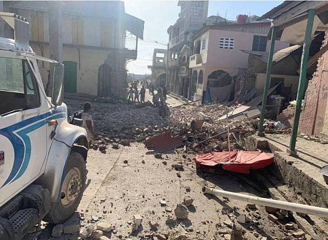 海地大地震，當地災情慘重。(圖取自前美國駐南非大使推特Patrick Gaspard)